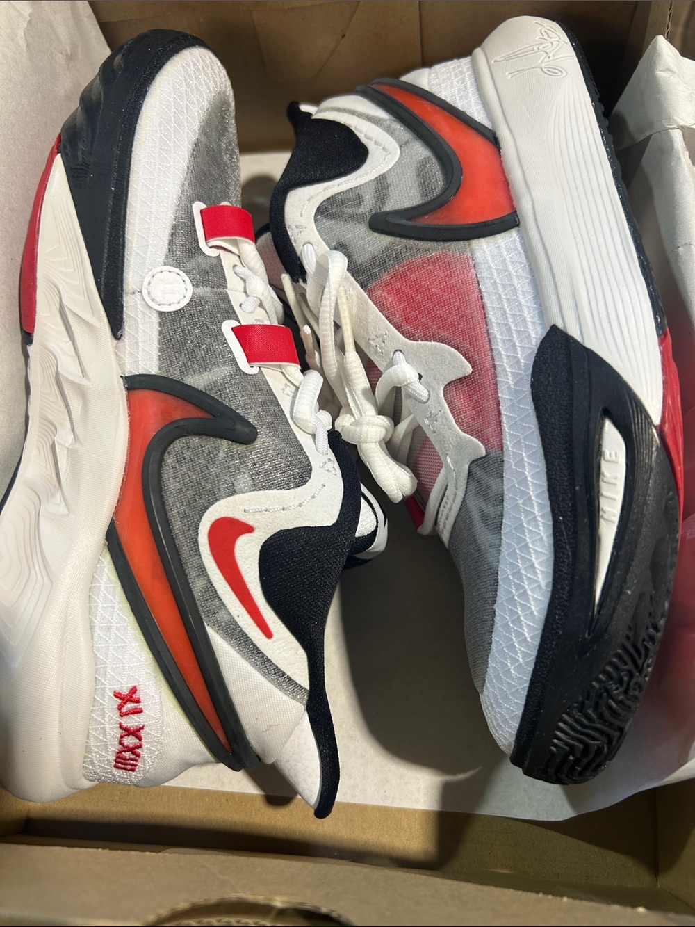 NIB Nike KYRIE 8 Go - Kids White, Black & Red Athletic Sneakers- Sz 5Y